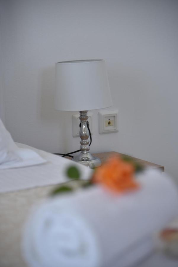 Family Apartments 1 Lechaio Екстериор снимка