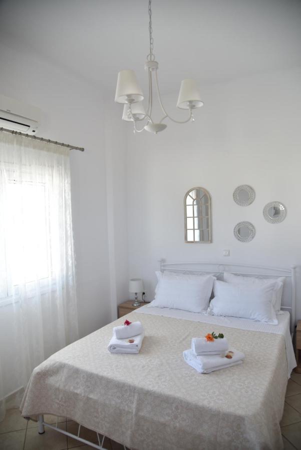 Family Apartments 1 Lechaio Екстериор снимка
