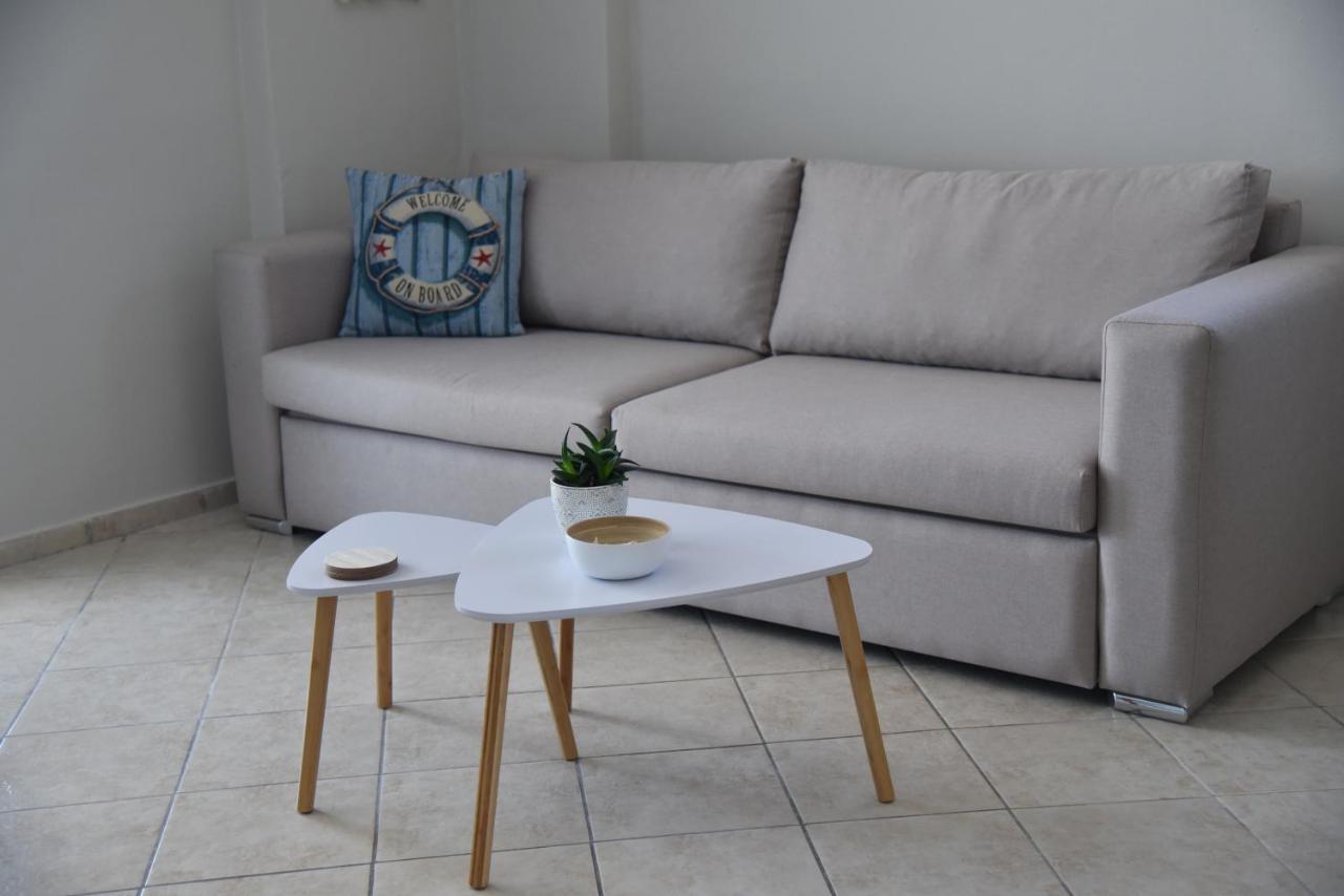 Family Apartments 1 Lechaio Екстериор снимка